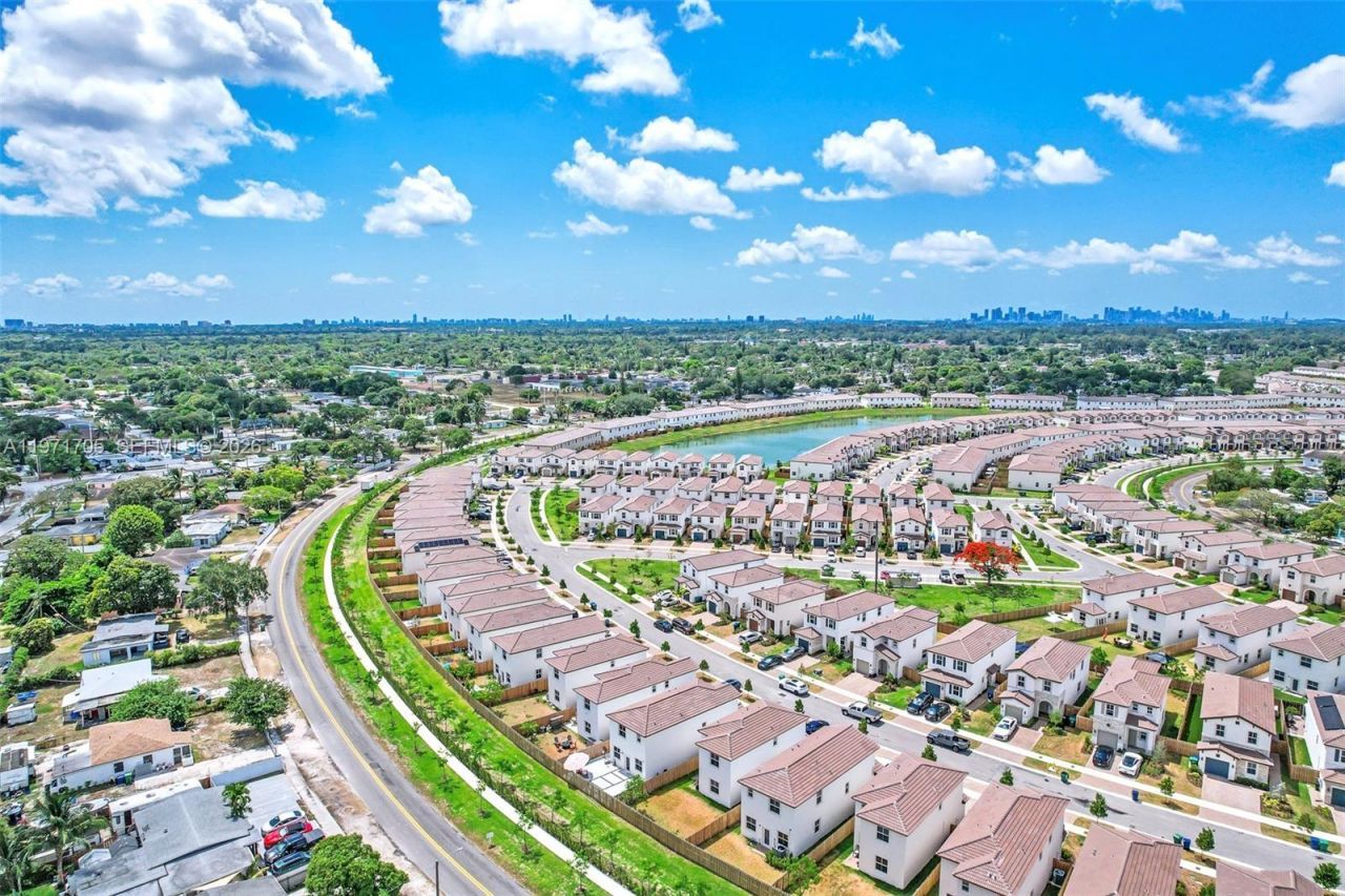 2369 NW 131st Cir, Miami, FL 33167 Photo