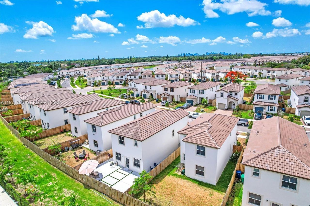 2369 NW 131st Cir, Miami, FL 33167 Photo