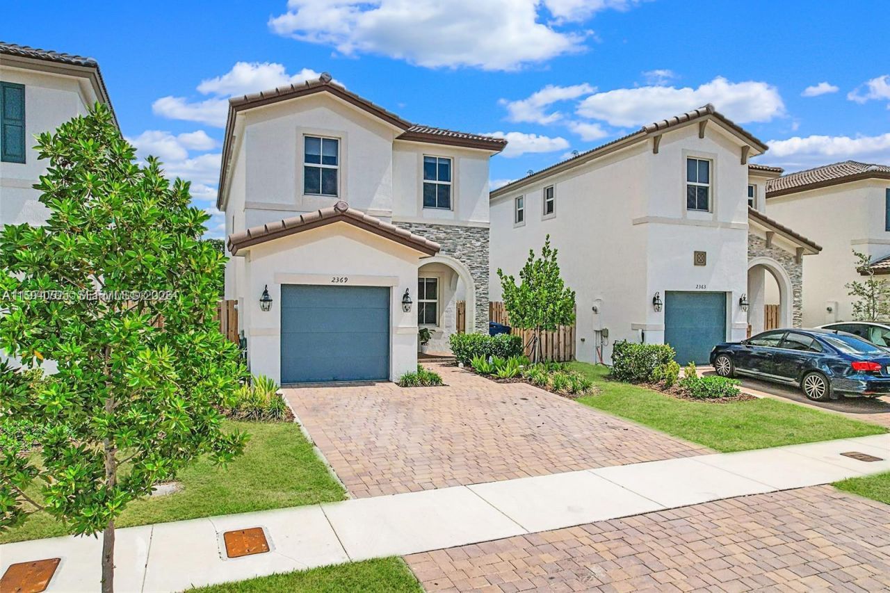 2369 NW 131st Cir, Miami, FL 33167 Photo