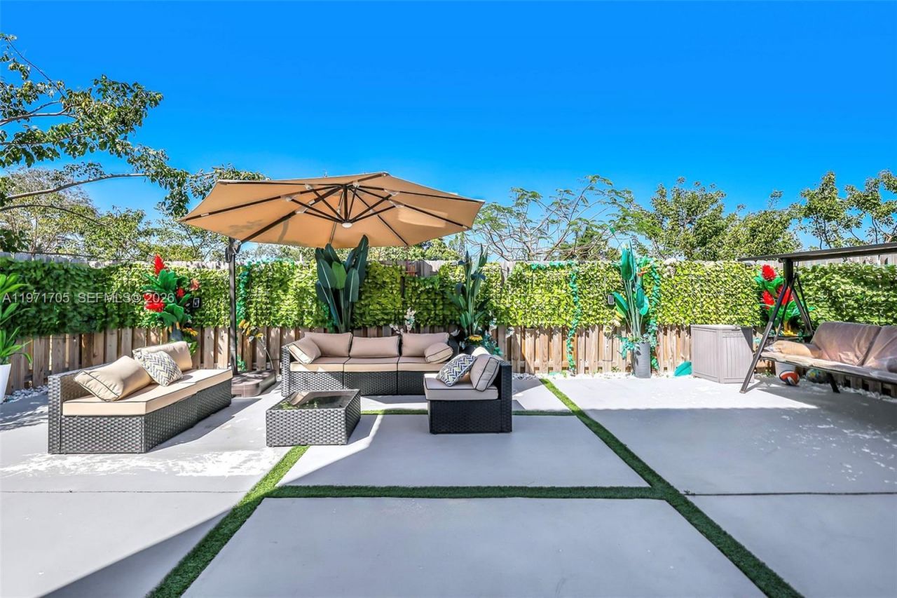 2369 NW 131st Cir, Miami, FL 33167 Photo