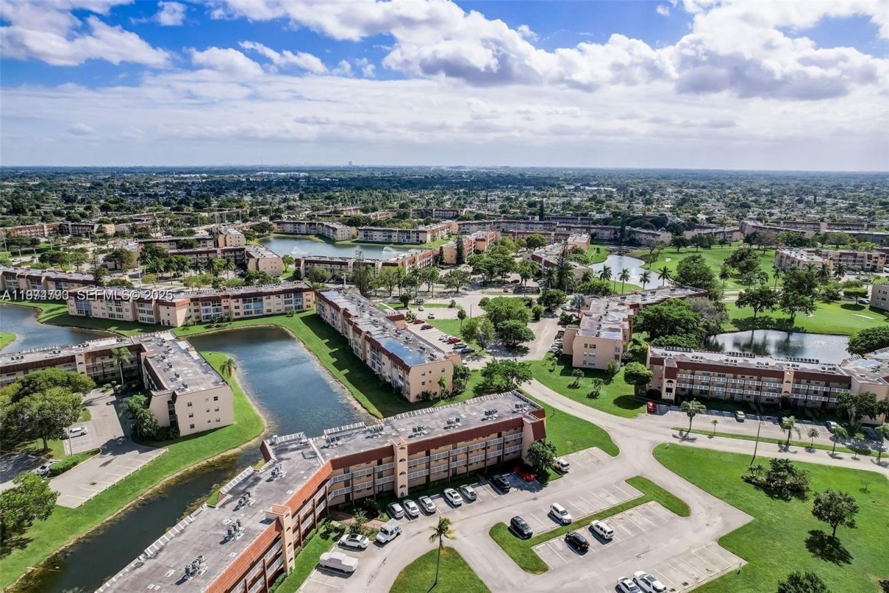 9001 Sunrise Lakes Blvd, Unit 109, Sunrise, FL 33322 Photo