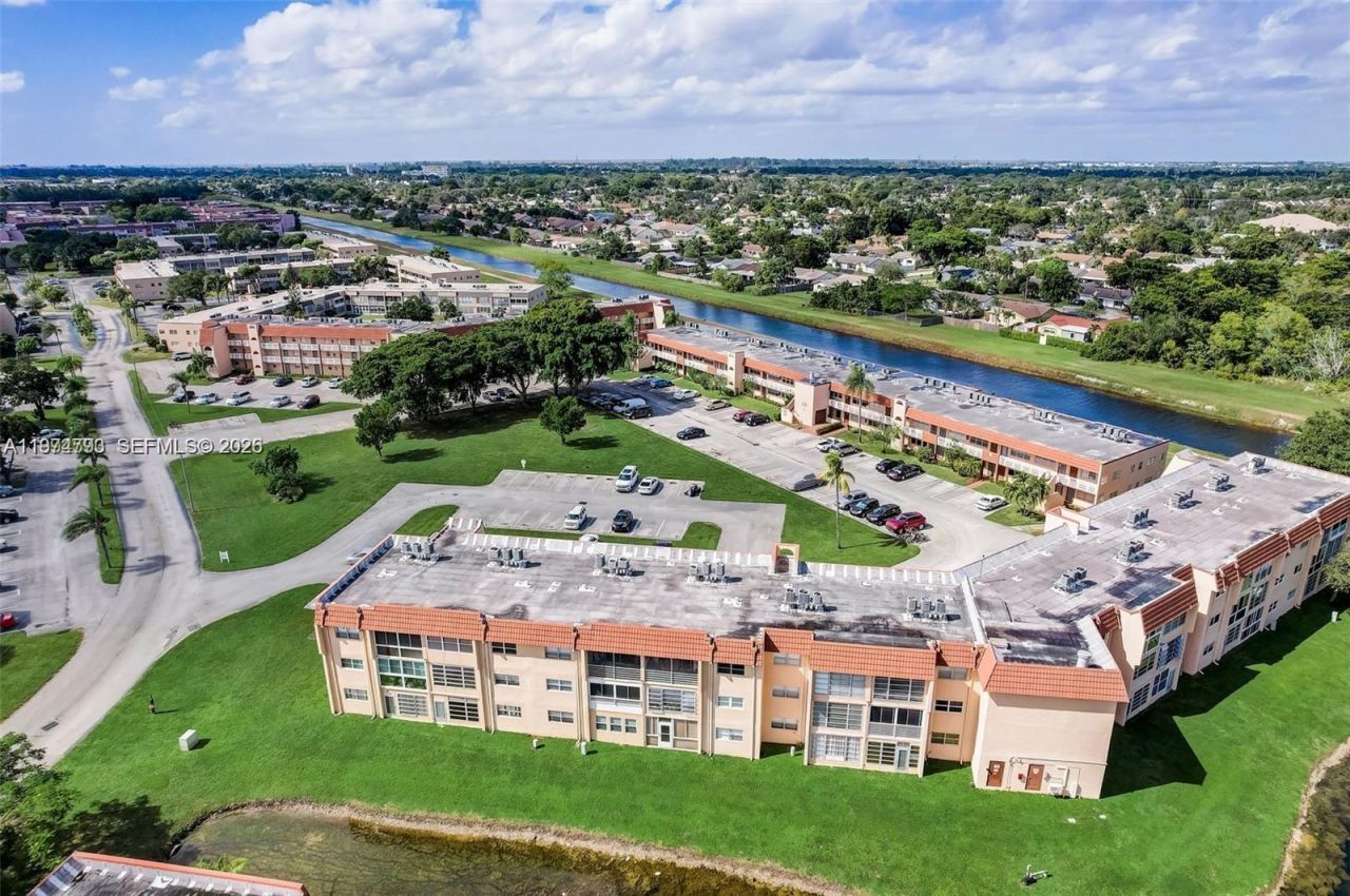 9001 Sunrise Lakes Blvd, Unit 109, Sunrise, FL 33322 Photo