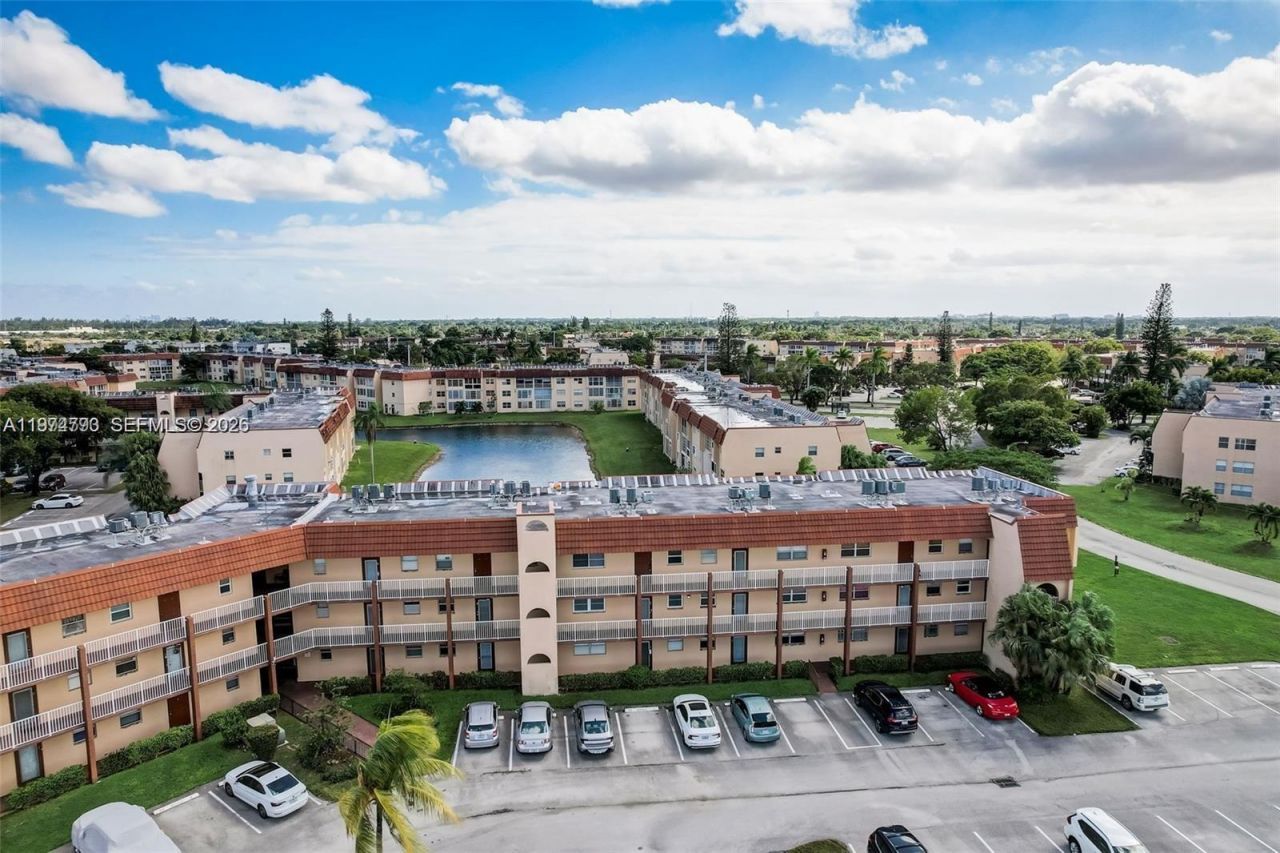 9001 Sunrise Lakes Blvd, Unit 109, Sunrise, FL 33322 Photo