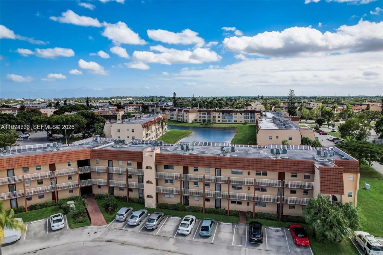 9001 Sunrise Lakes Blvd, Unit 109, Sunrise, FL 33322 Photo