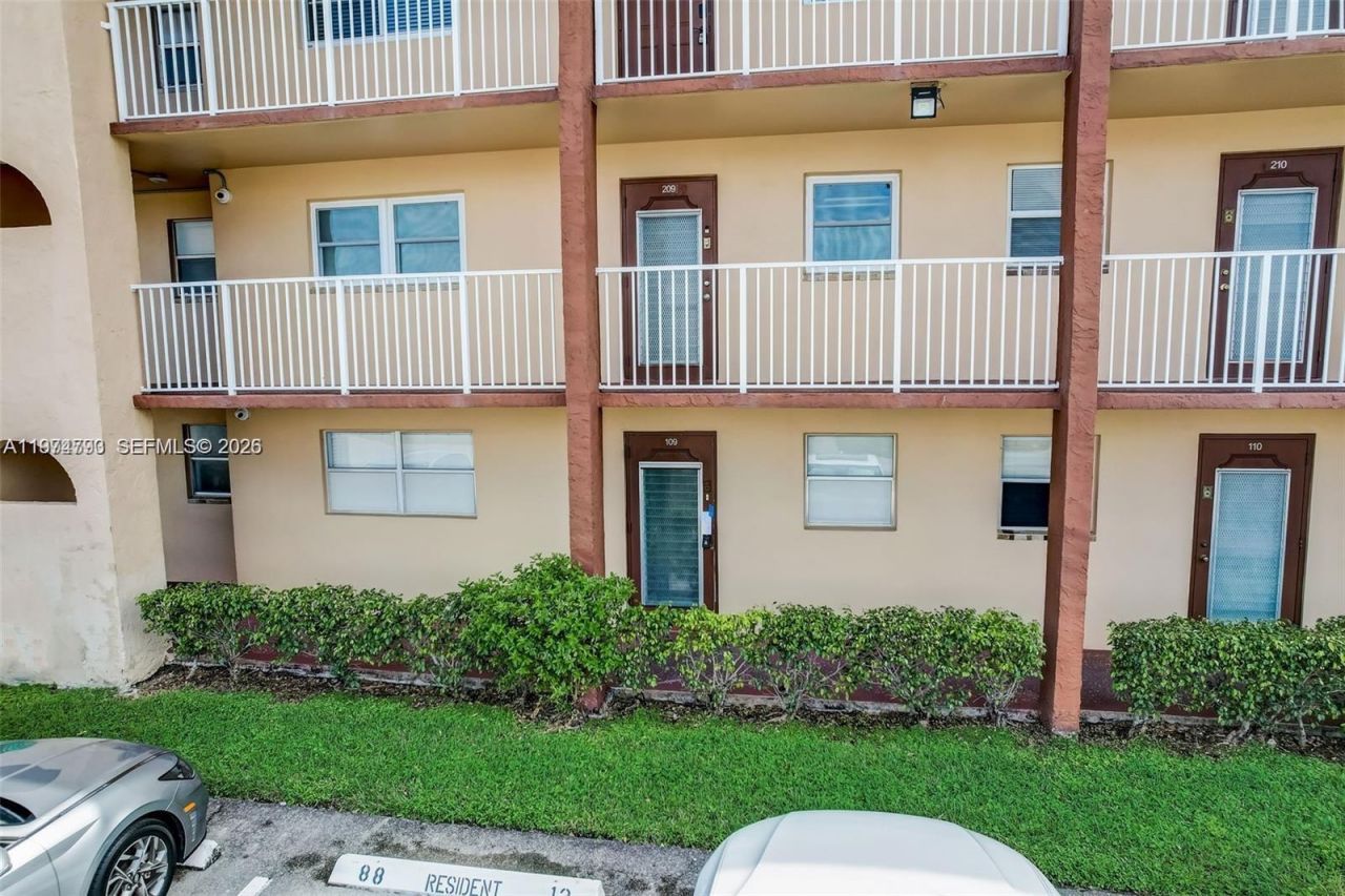 9001 Sunrise Lakes Blvd, Unit 109, Sunrise, FL 33322 Photo