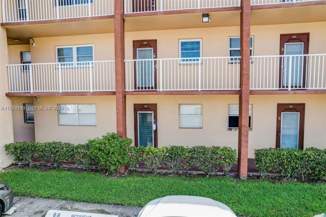 9001 Sunrise Lakes Blvd, Unit 109, Sunrise, FL 33322 Photo