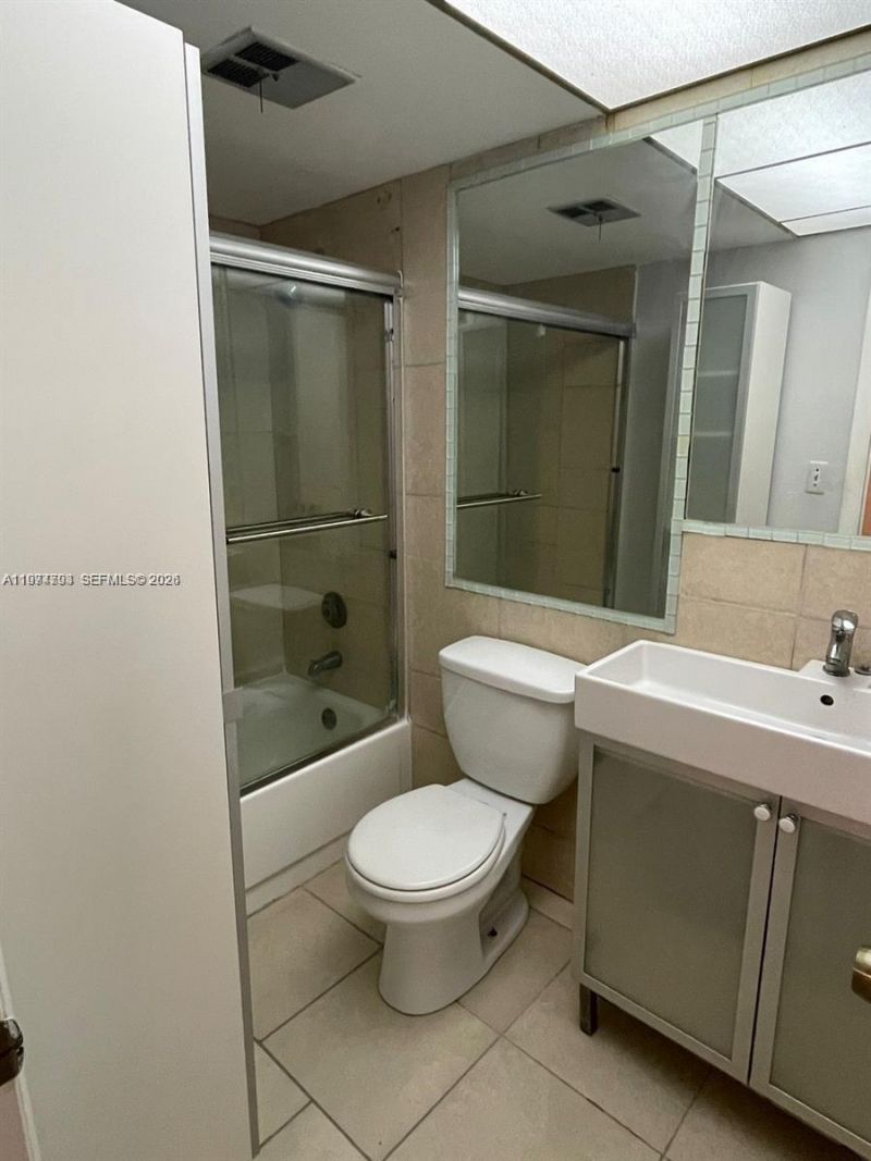 9001 Sunrise Lakes Blvd, Unit 109, Sunrise, FL 33322 Photo