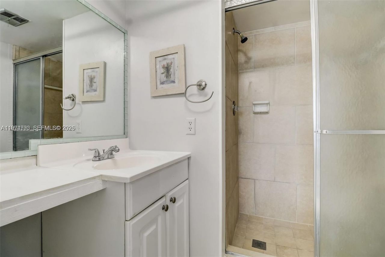 9001 Sunrise Lakes Blvd, Unit 109, Sunrise, FL 33322 Photo