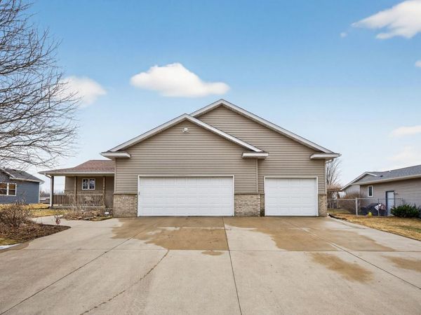 303 9th Street NW, Dodge Center, MN 55927