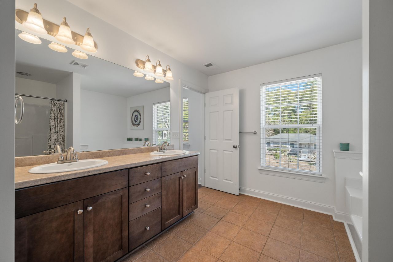 729 Spark Street Photo 17