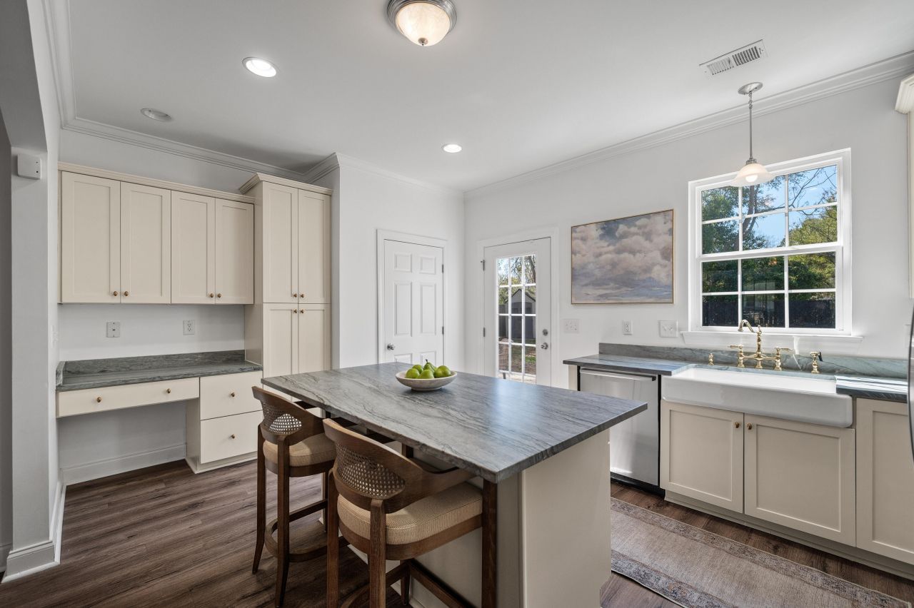 729 Spark Street Photo 9