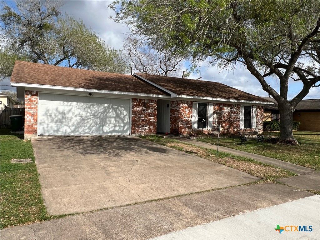310 Monterrey Drive, Victoria, TX 77904 Main Photo