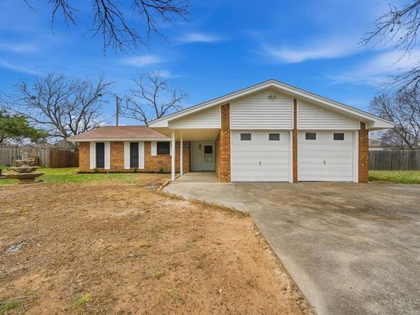 1204 Zahara Street, Bowie, TX 76230
