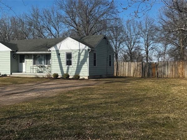 512 Atchison Street, Oskaloosa, KS 66066