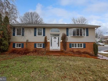 402 PHILMONT DRIVE, LANCASTER, PA 17601