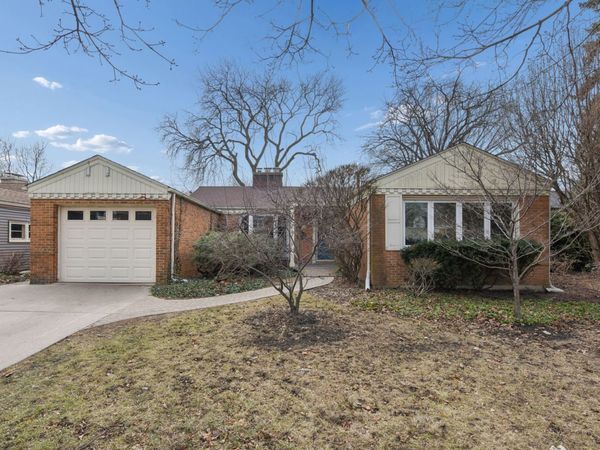 1736 Keeney Street , Evanston, IL 60202