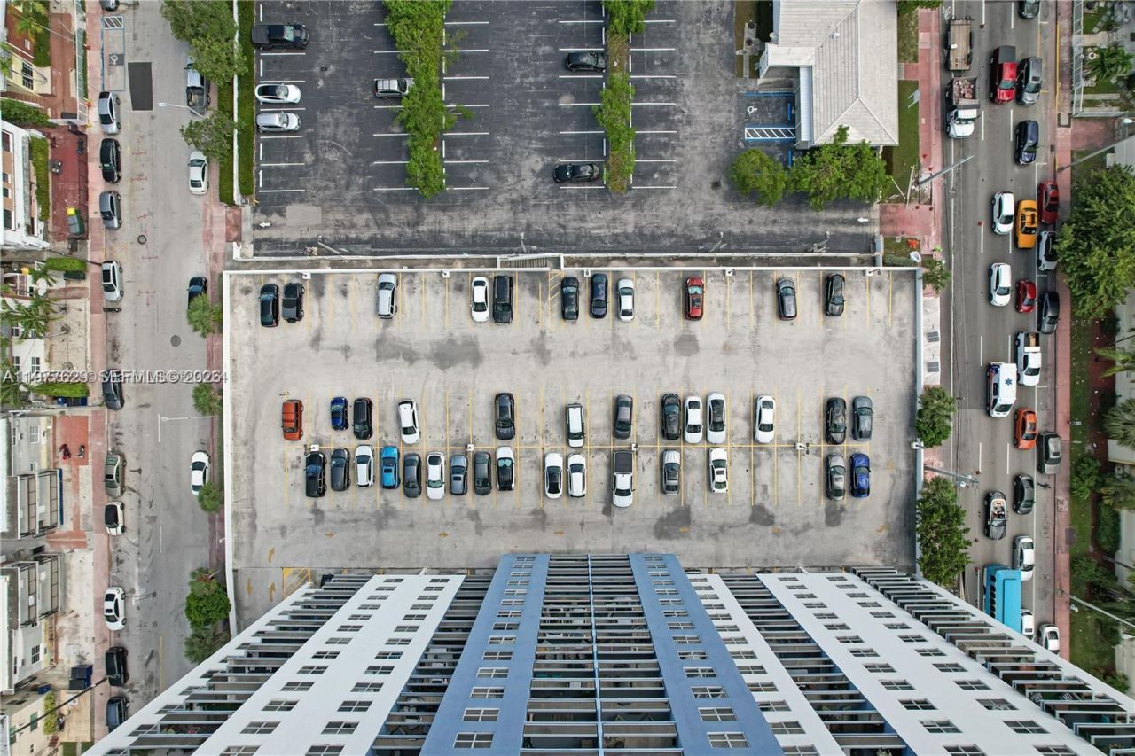 401 69th St, Unit PH109, Miami Beach, FL 33141 Photo