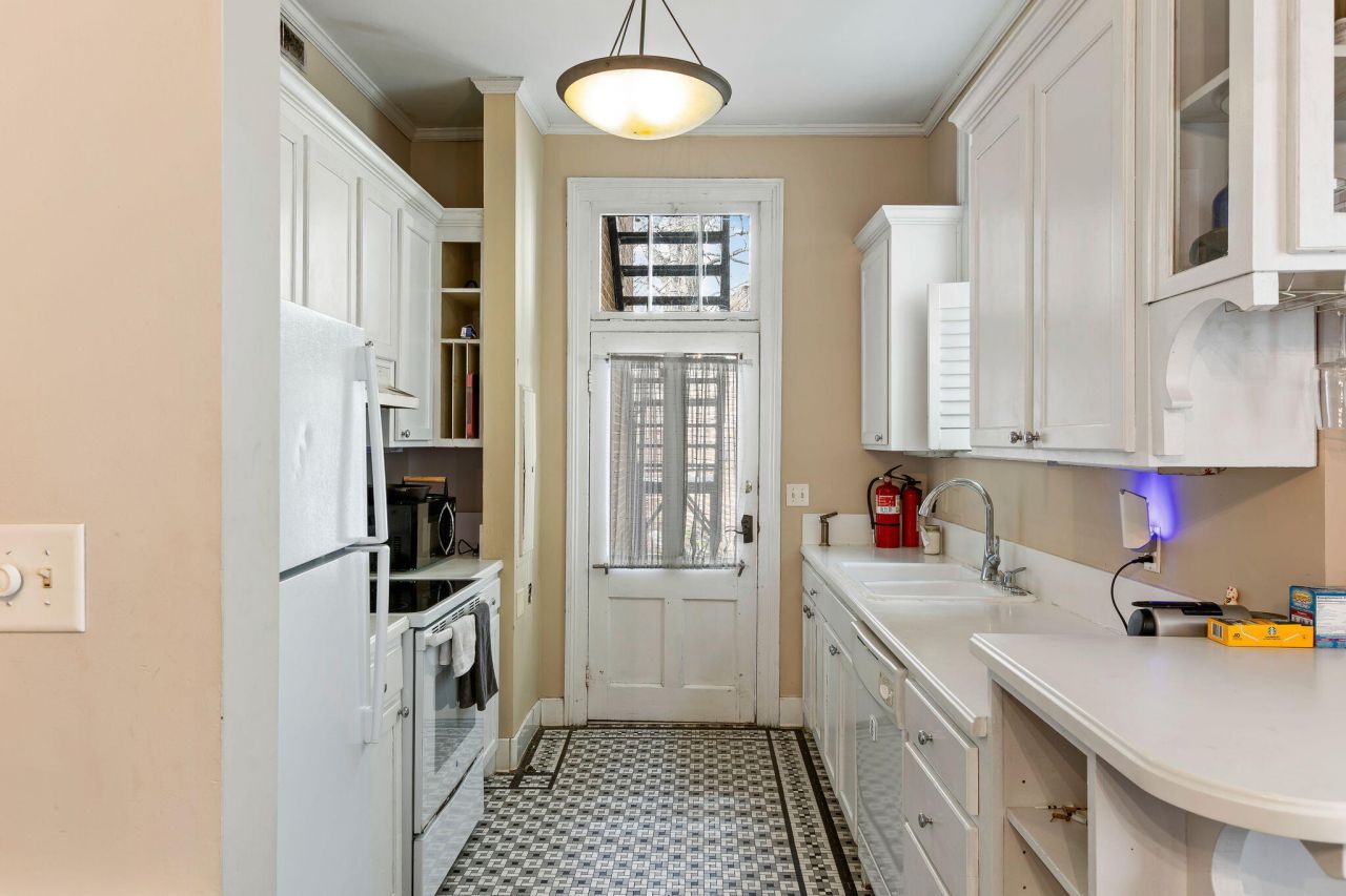 210 Calhoun Street Photo 16