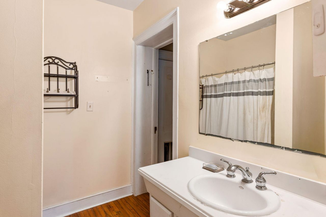 210 Calhoun Street Photo 19