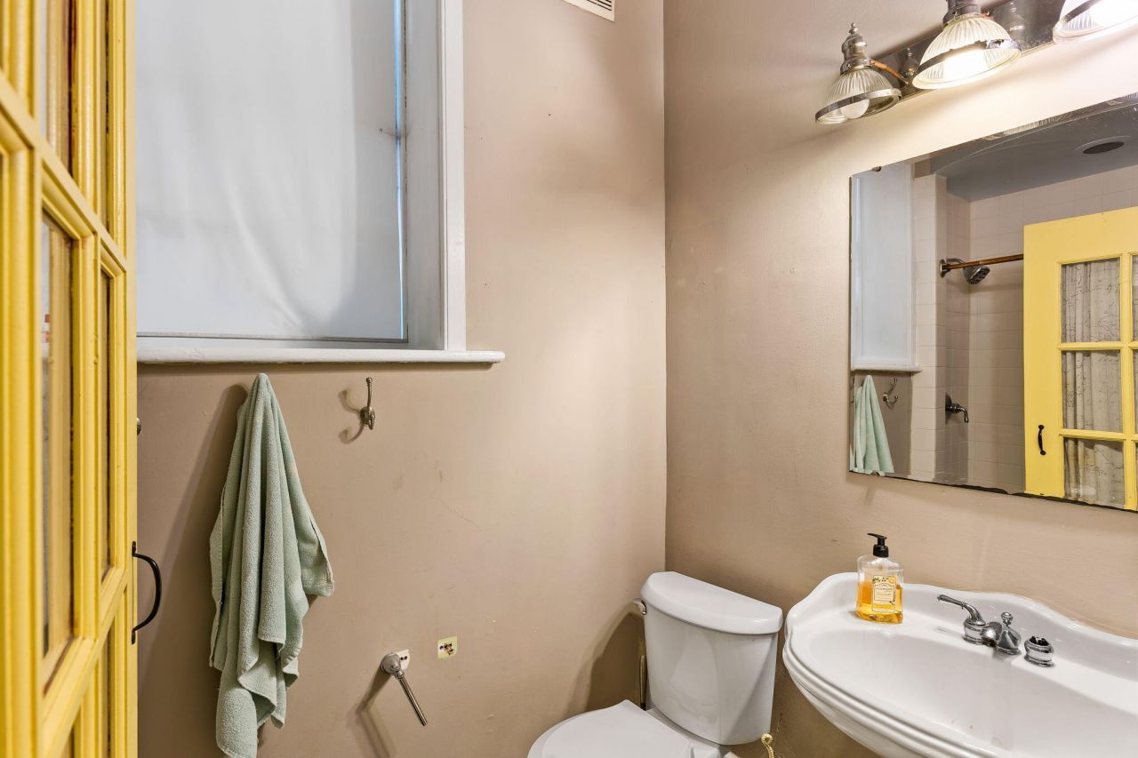 210 Calhoun Street Photo 21