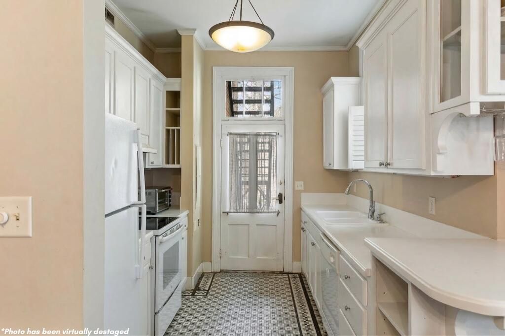 210 Calhoun Street Photo 7