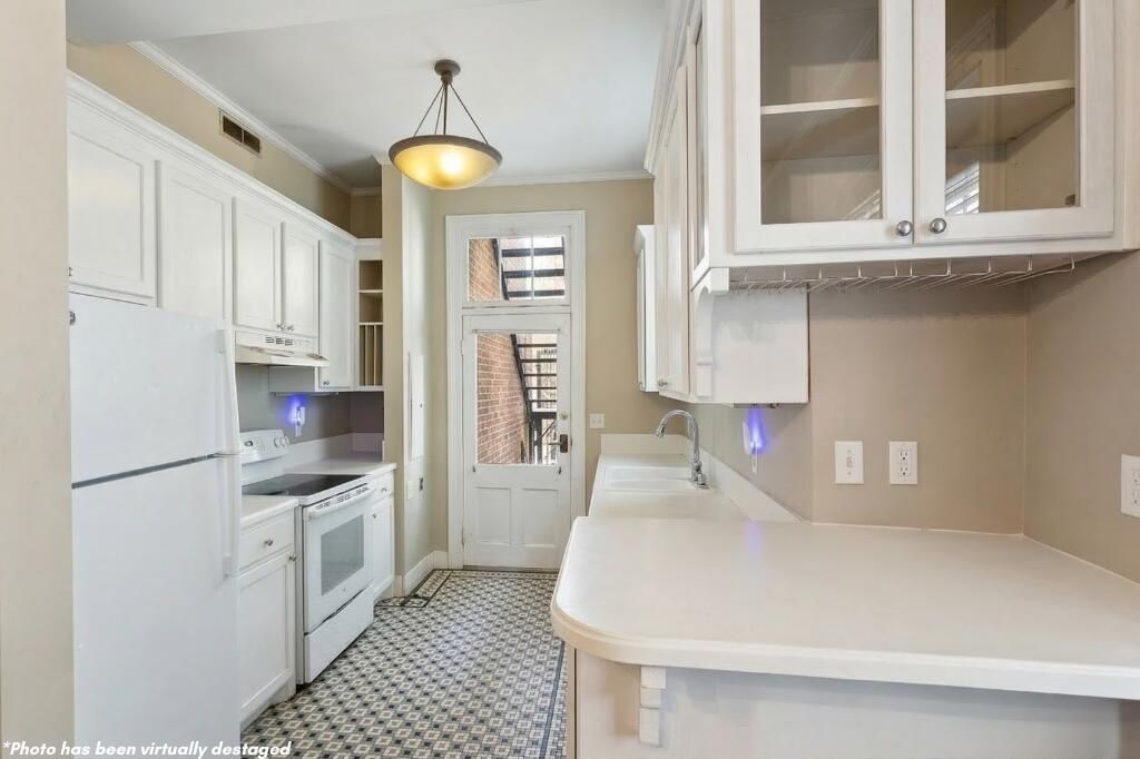 210 Calhoun Street Photo 8