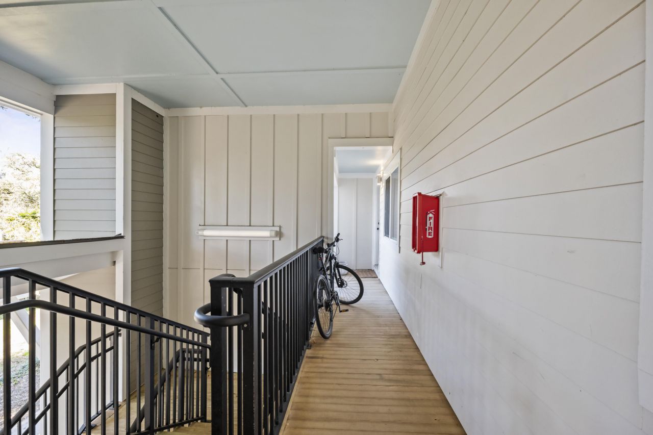 266 Alexandra Drive Photo 17