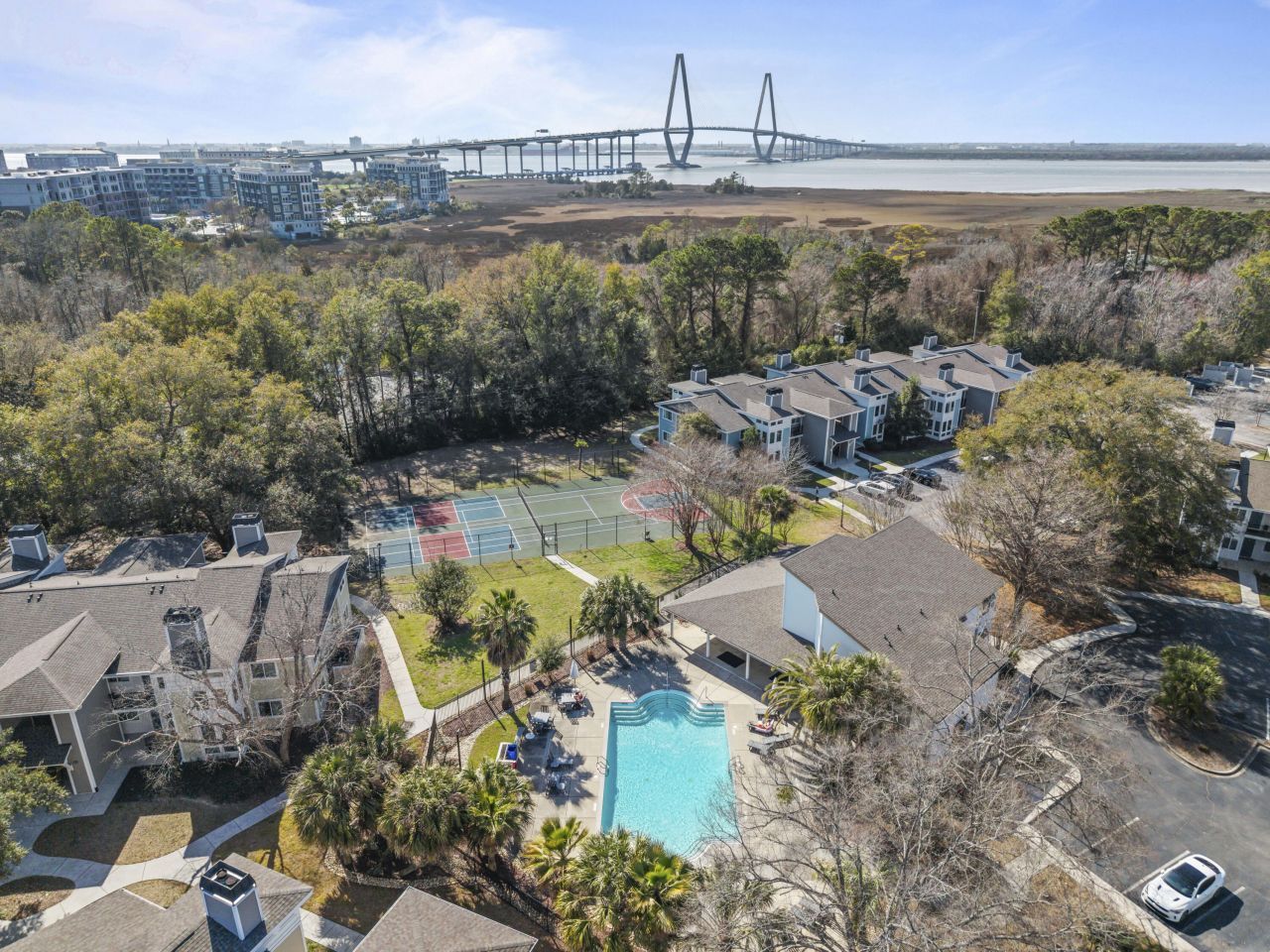 266 Alexandra Drive Photo 32