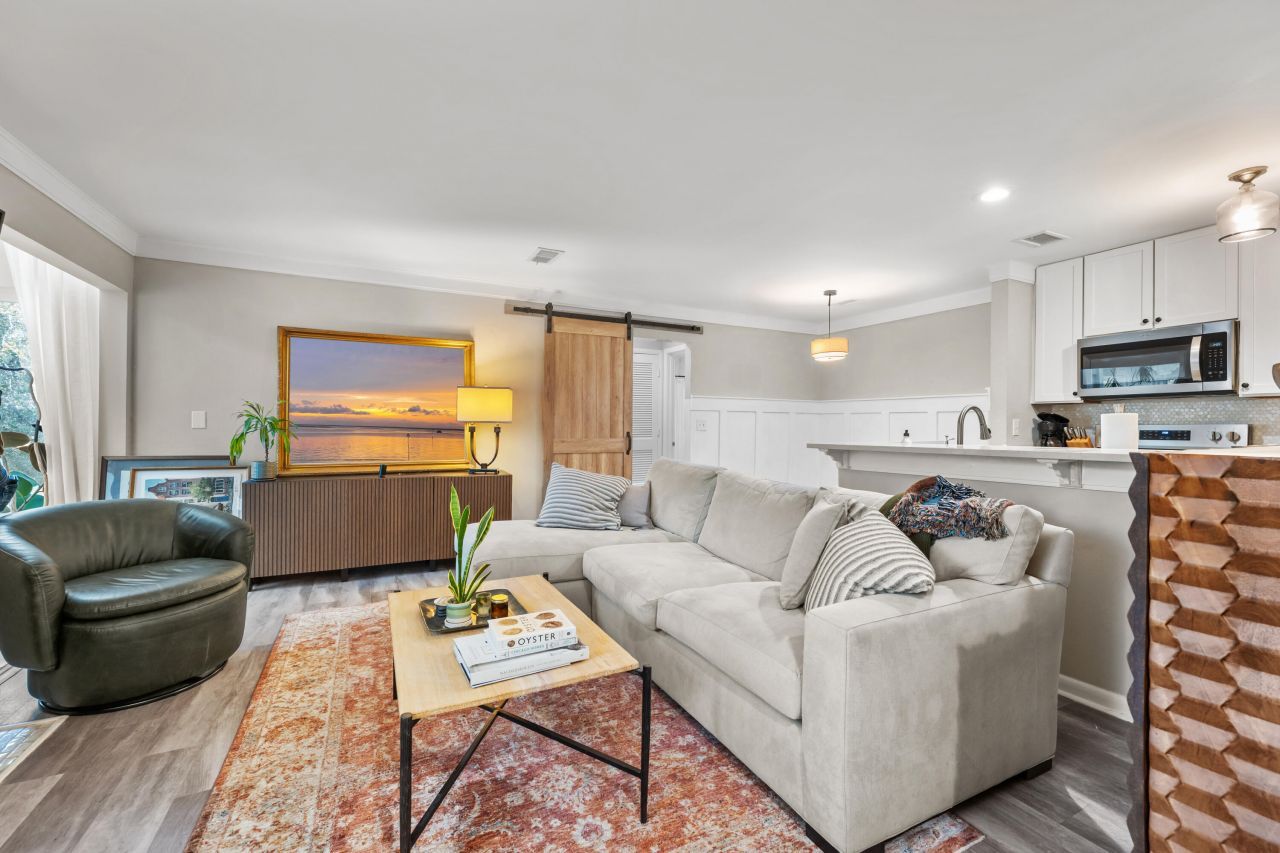 266 Alexandra Drive Photo 4