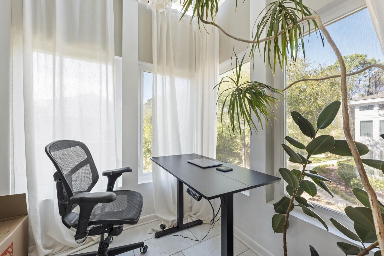 266 Alexandra Drive Photo 6