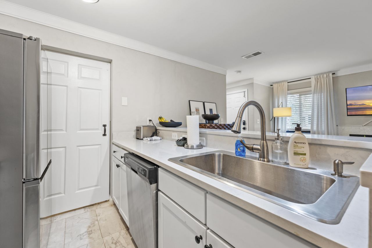 266 Alexandra Drive Photo 9