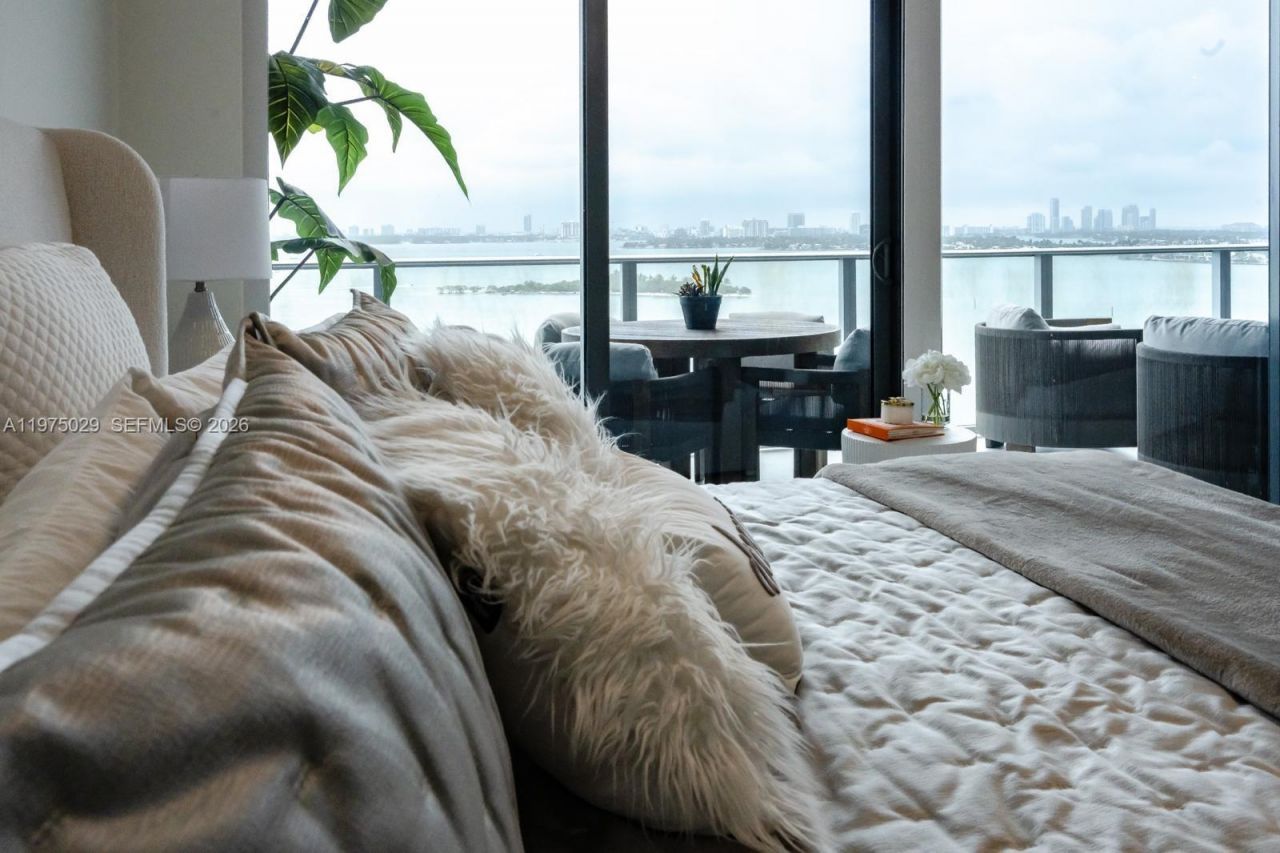 711 NE 23rd Ter, Unit 1506, Miami, FL 33137 Photo