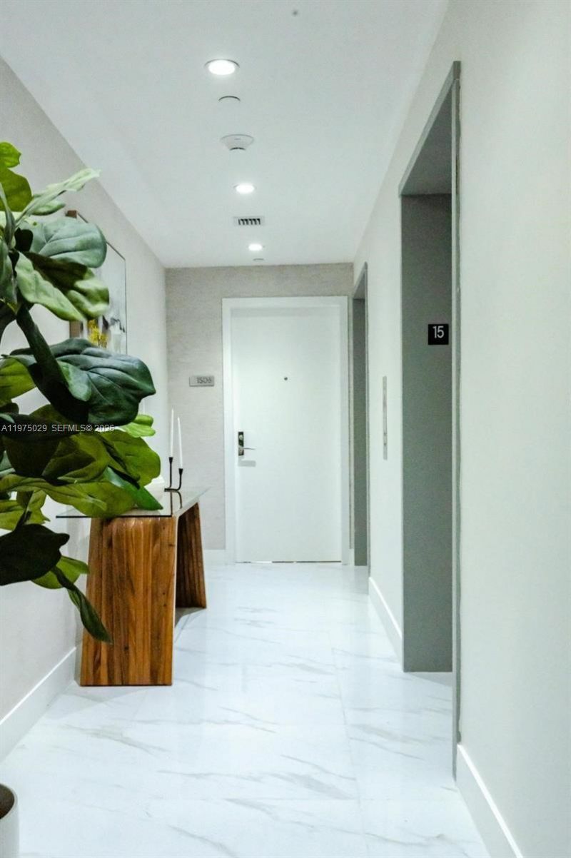 711 NE 23rd Ter, Unit 1506, Miami, FL 33137 Photo