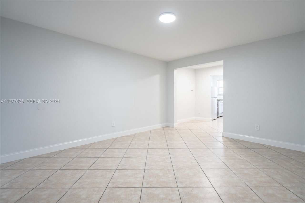 7311 Byron Ave, Unit 3, Miami Beach, FL 33141 Photo