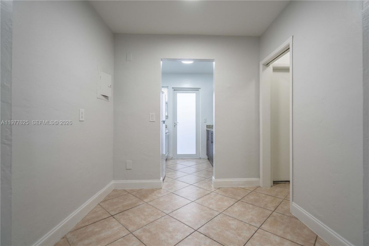 7311 Byron Ave, Unit 3, Miami Beach, FL 33141 Photo