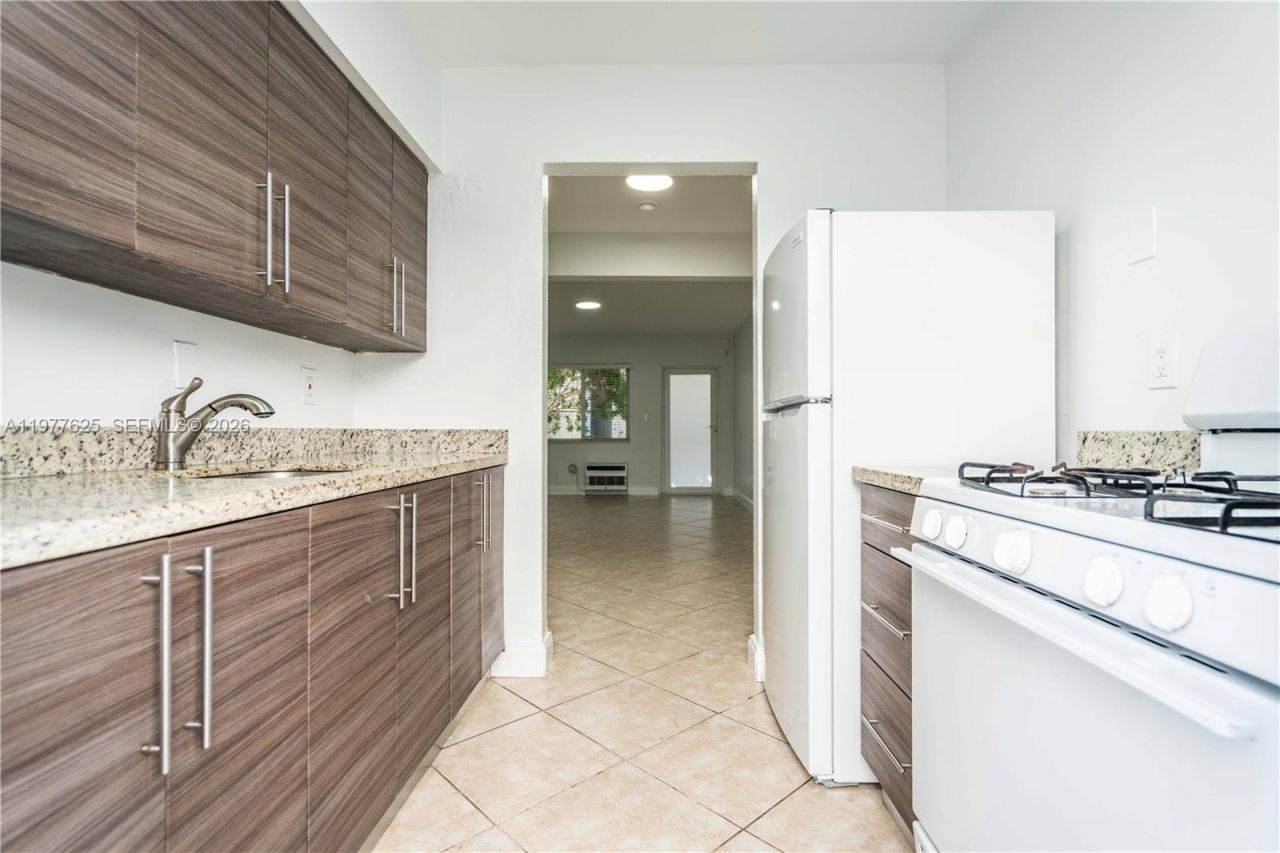 7311 Byron Ave, Unit 3, Miami Beach, FL 33141 Photo