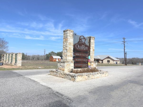 169 Pine Valley Dr, La Vernia, TX 78121