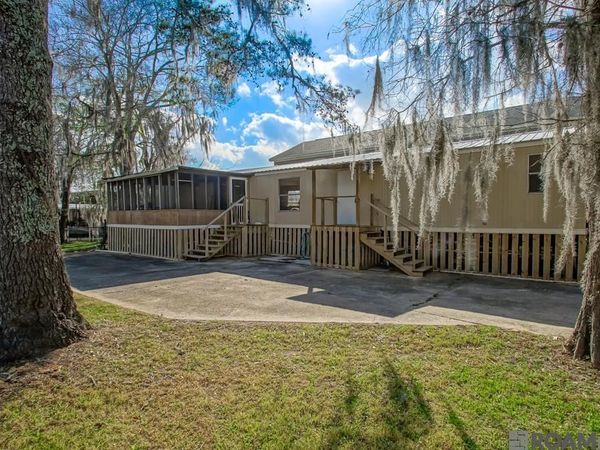 22494 Swan St, Maurepas, LA 70449