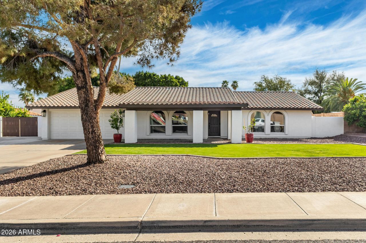 15817 N Moon Valley Drive, Phoenix, AZ 85022 Main Photo