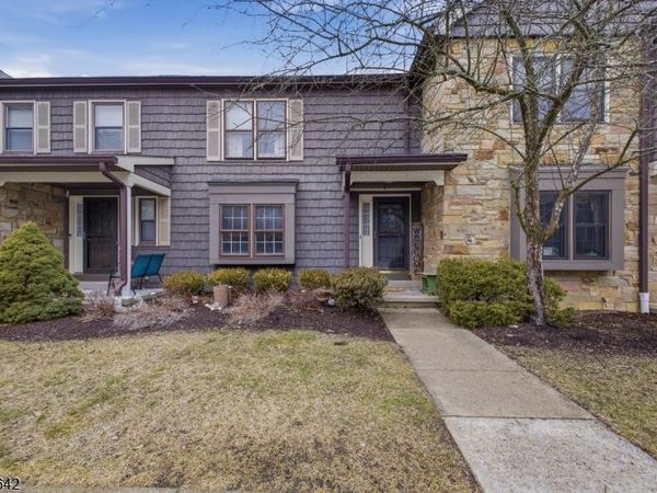 41 Purple Martin Dr, Allamuchy, NJ 07840