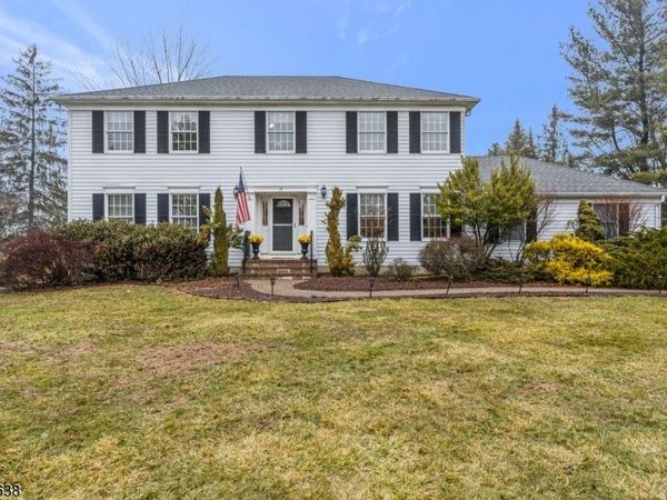 13 Grandview Cir, Raritan, NJ 08822