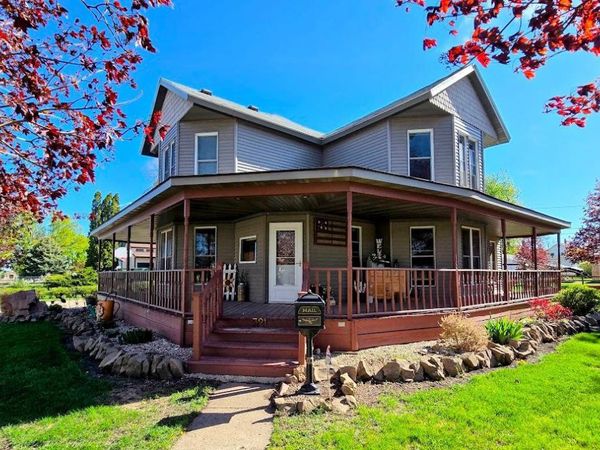 321 5th Avenue SE, Pipestone, MN 56164
