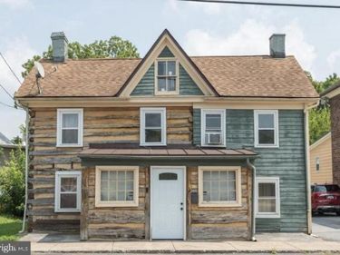 131 S MASSANUTEN STREET , STRASBURG, VA 22657