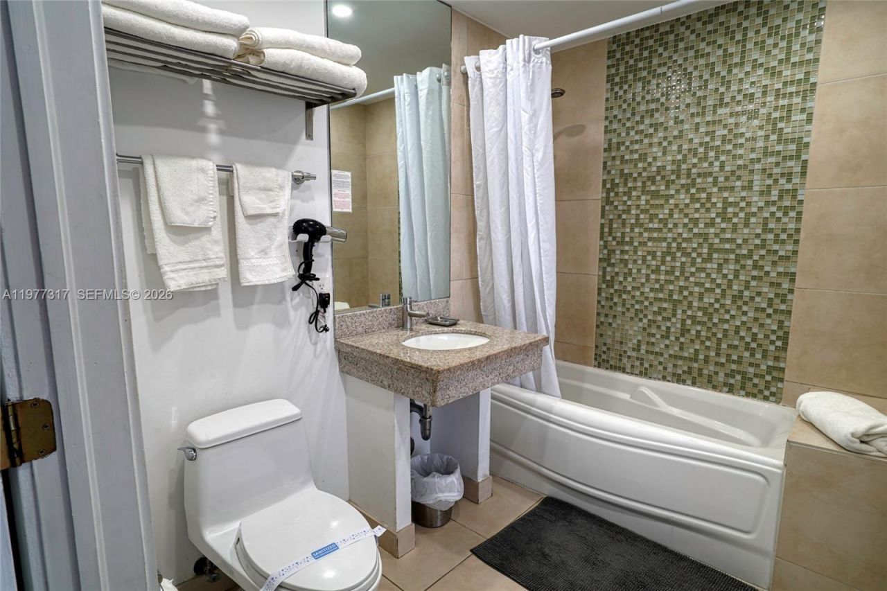 1052 Ocean Dr , Unit C407, Miami Beach, FL 33139 Photo