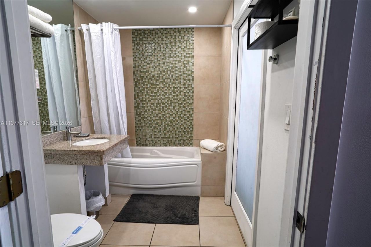 1052 Ocean Dr , Unit C407, Miami Beach, FL 33139 Photo