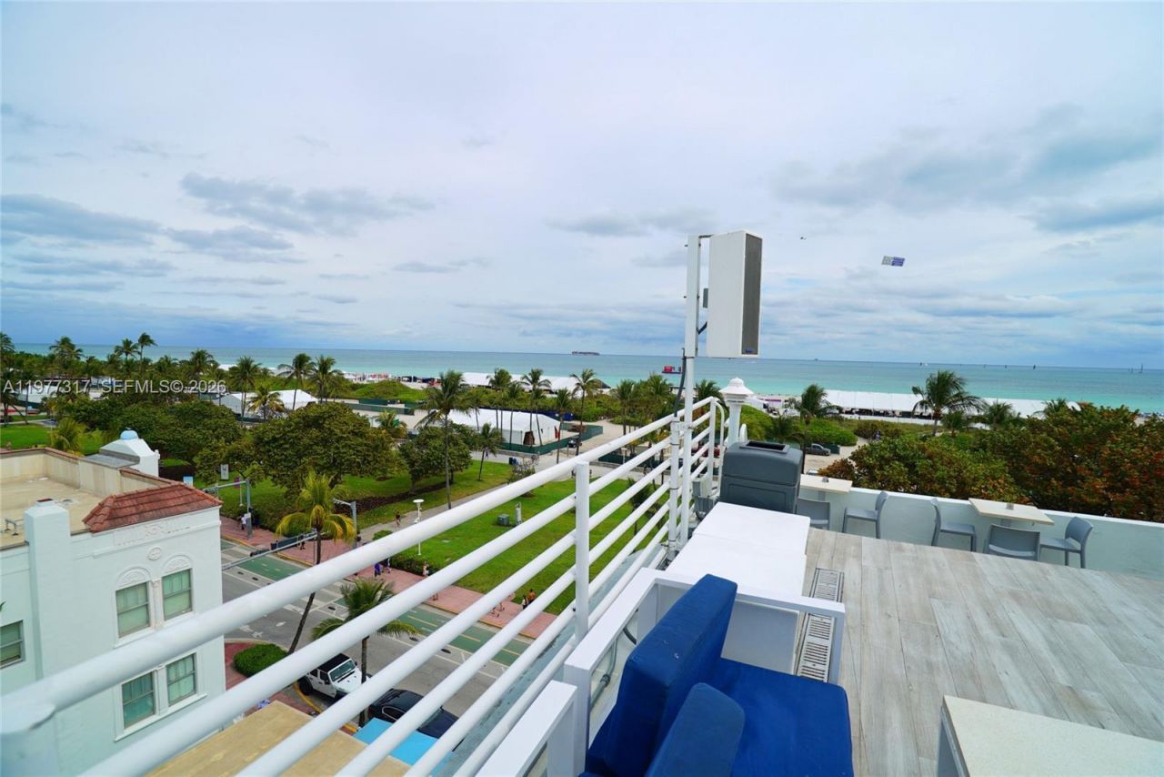 1052 Ocean Dr , Unit C407, Miami Beach, FL 33139 Photo