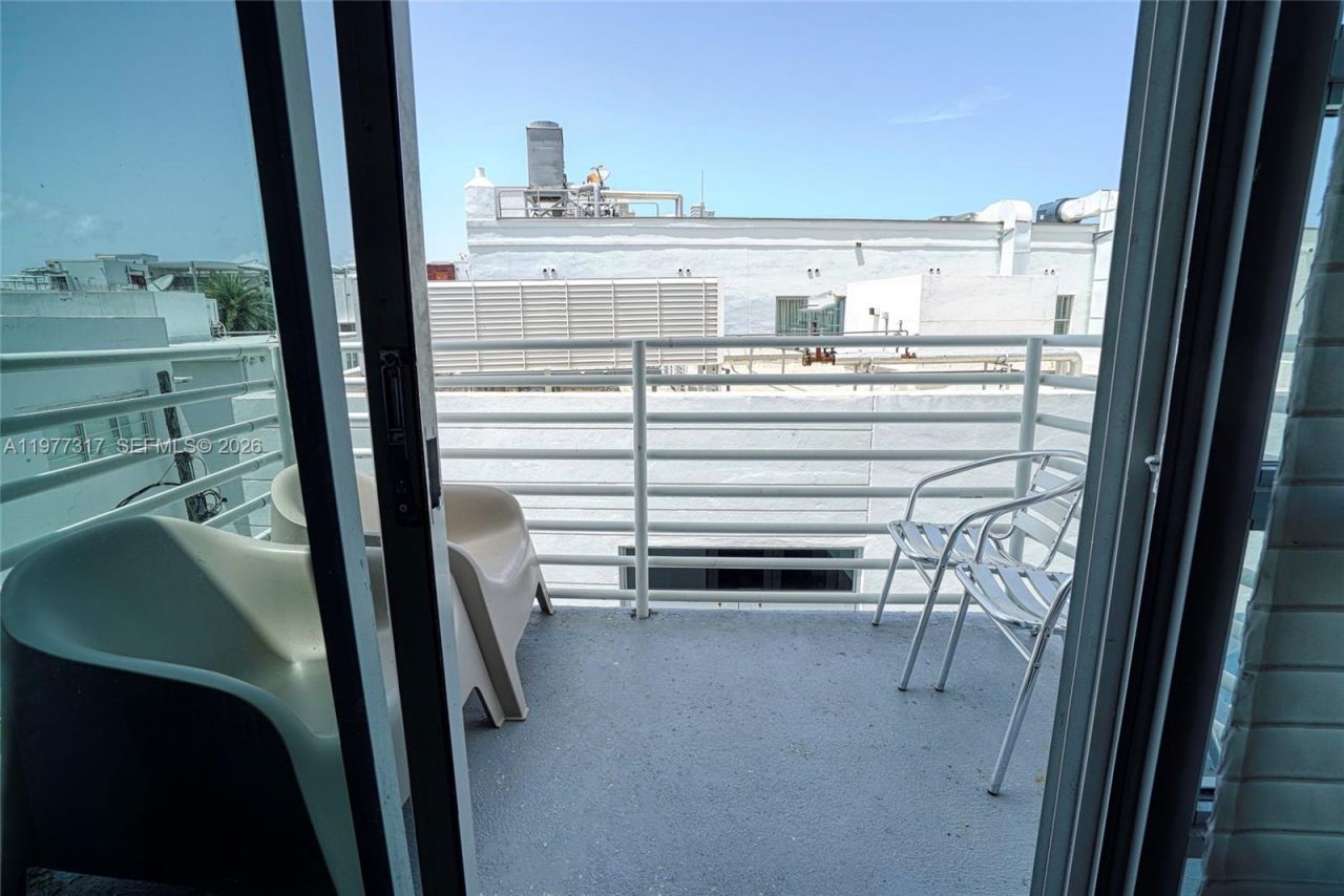 1052 Ocean Dr , Unit C407, Miami Beach, FL 33139 Photo