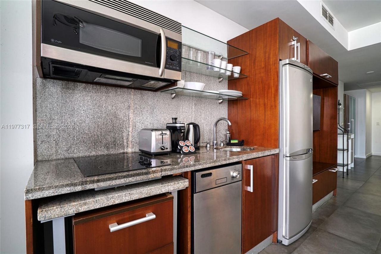 1052 Ocean Dr , Unit C407, Miami Beach, FL 33139 Photo