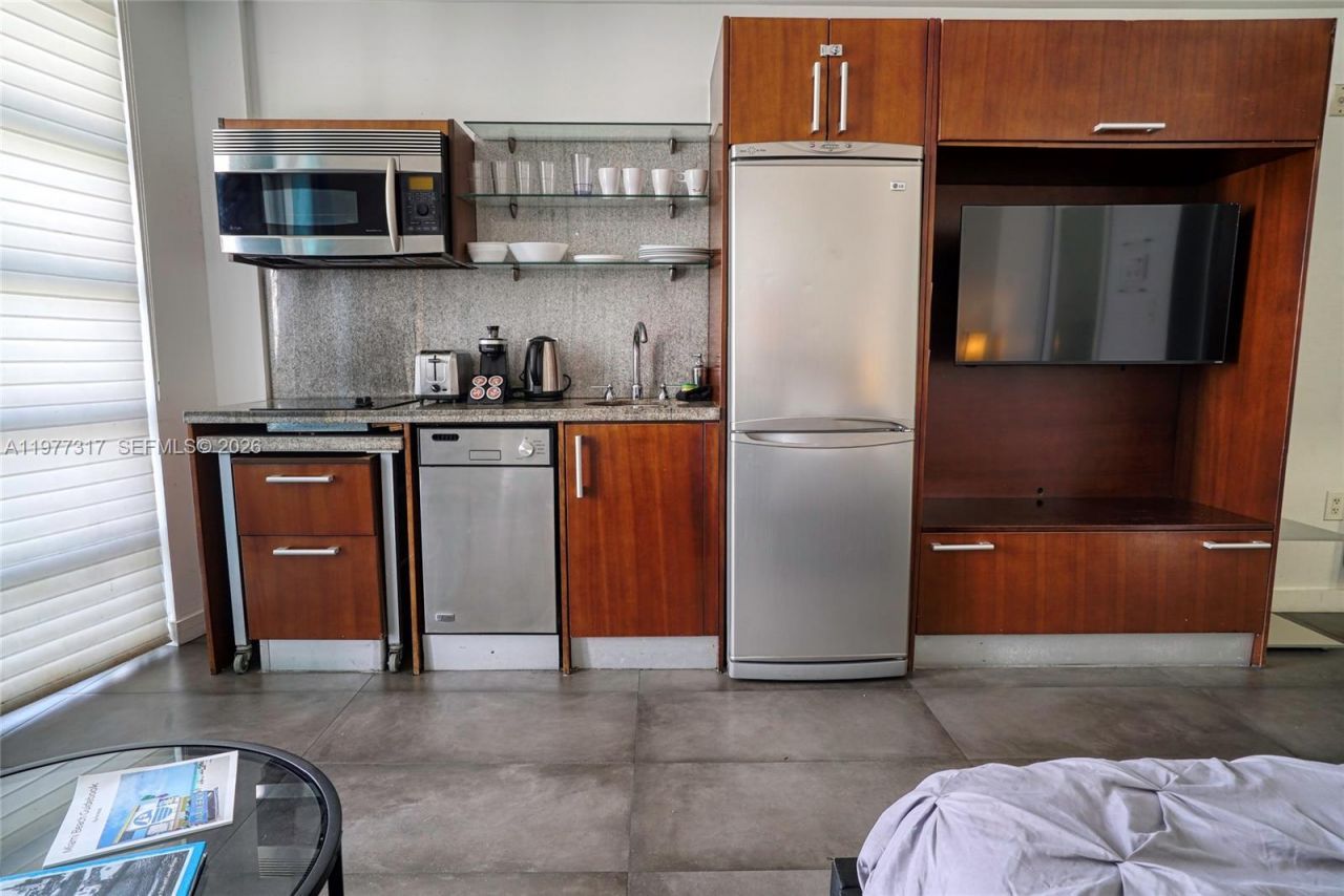 1052 Ocean Dr , Unit C407, Miami Beach, FL 33139 Photo