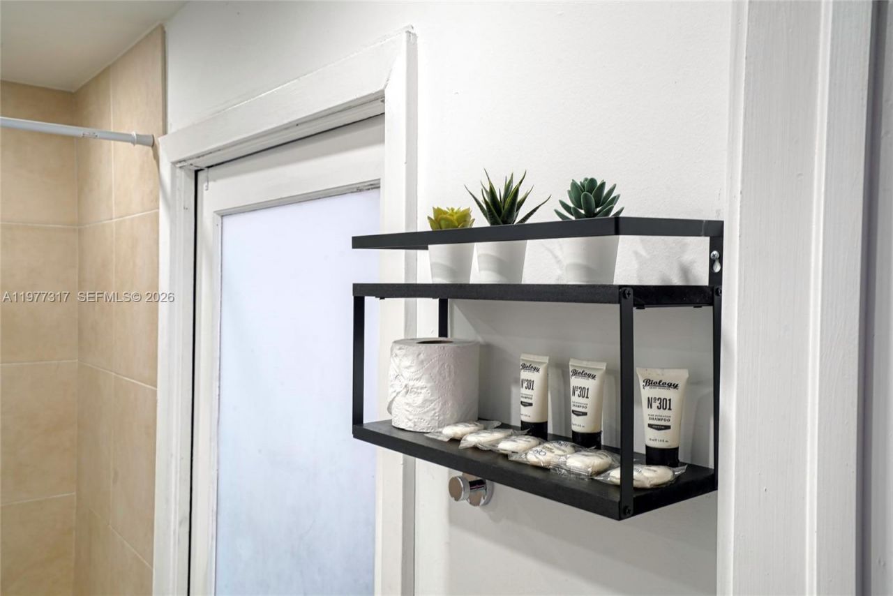 1052 Ocean Dr , Unit C407, Miami Beach, FL 33139 Photo